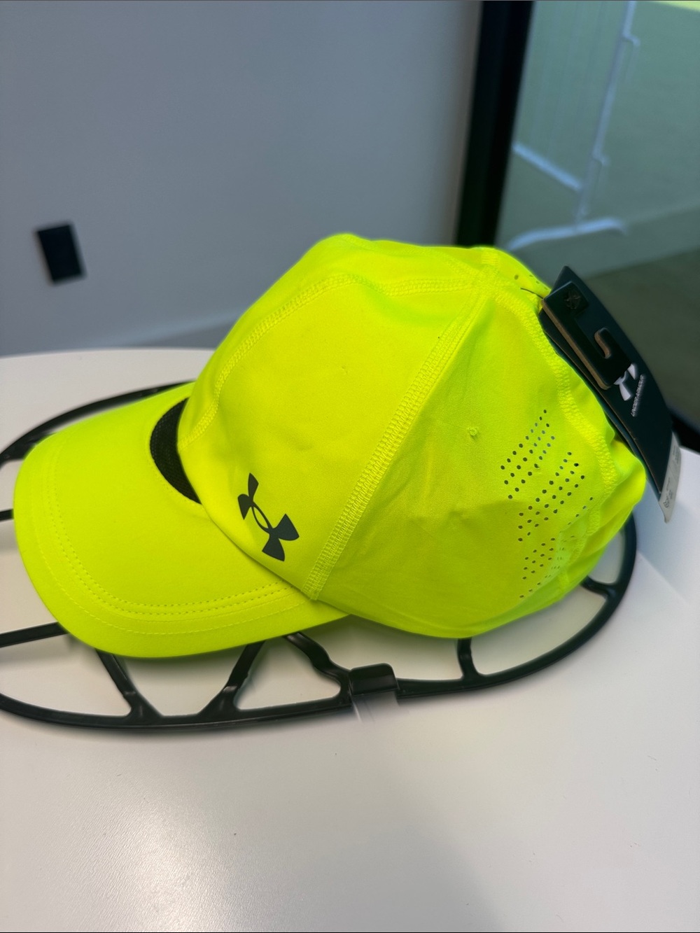 UNISEX Under Armour High-Visibility Neon Yellow Running Cap - Picture 2 of 14